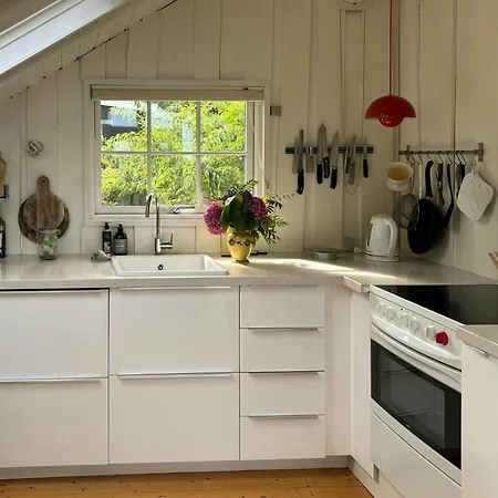 Classic 1970s Summer House With Kattegat Views Сasa de vacaciones Græsted
