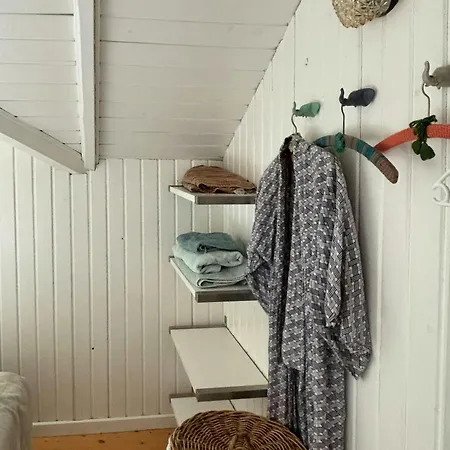 Classic 1970s Summer House With Kattegat Views Сasa de vacaciones Græsted